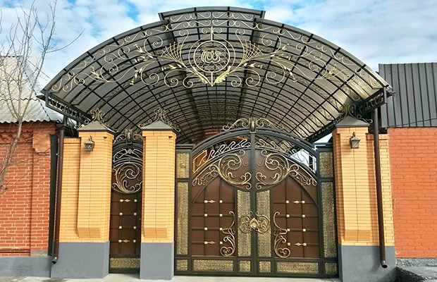 Купить или заказать ворота для дома с навесом - стильные и надежные решения для вашего участка в Алексеевке от 42886 руб | ВоротМастер-Лкв